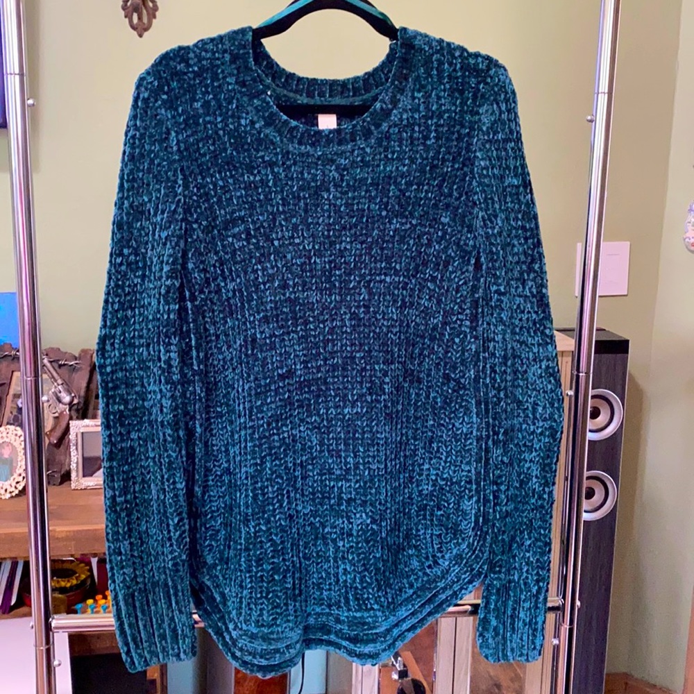 Westbound Polyester Sweater. Deep Teal Color. (L)